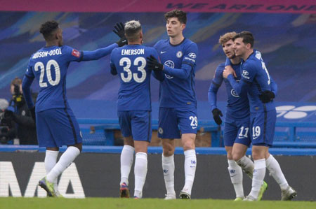 篮球火箭队内新星连续两场命中关键球