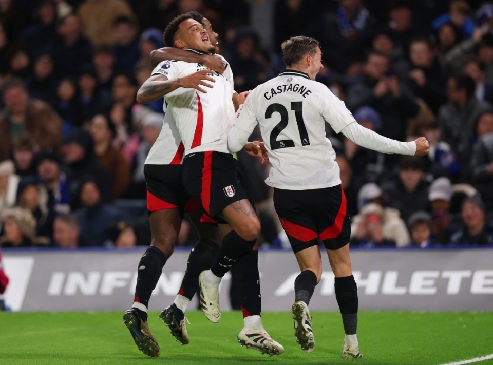 记者：曼联想3000万镑卖掉霍伊伦，在和潜在俱乐部谈判