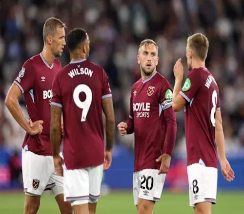 表情严肃！杨鸣回应遭江苏大逆转：球员没能站出来，大家畏手畏脚